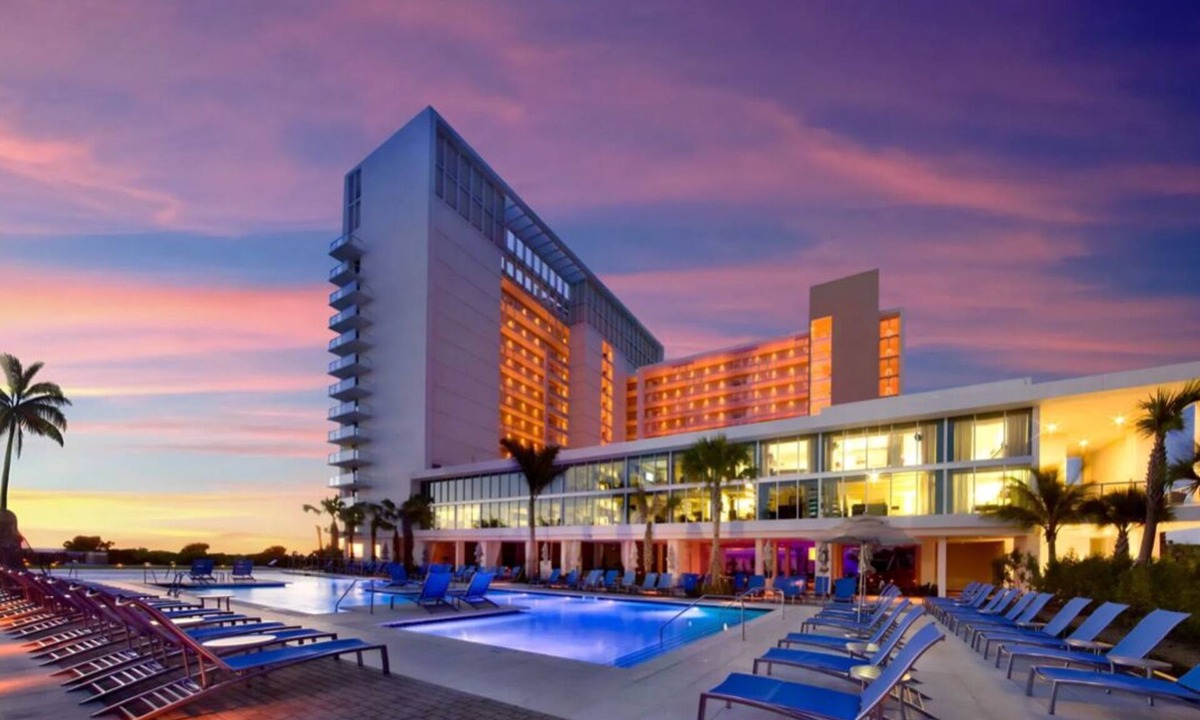 Marco Island Hotel | Marco Crystal Shores Beachfront Resort, Luxury