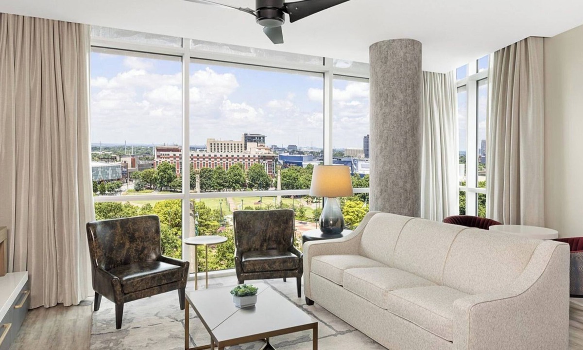 Downtown Atlanta Condo | MARGARITAVILLE ATLANTA — WALK TO DRAGON CON! Right on Centennial Olympic Park!