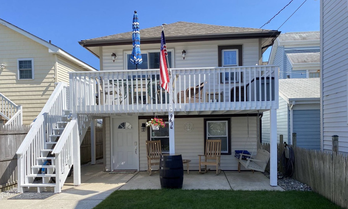 Margate City House | Margate Marina District July 4th Weekend- 3 bedroom 2 bath, medium dog friendly