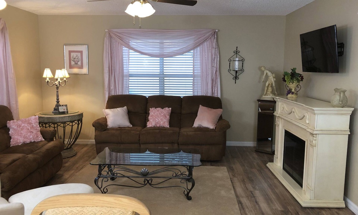 Lady Lake House | Marilyn’s Romantic Getaway