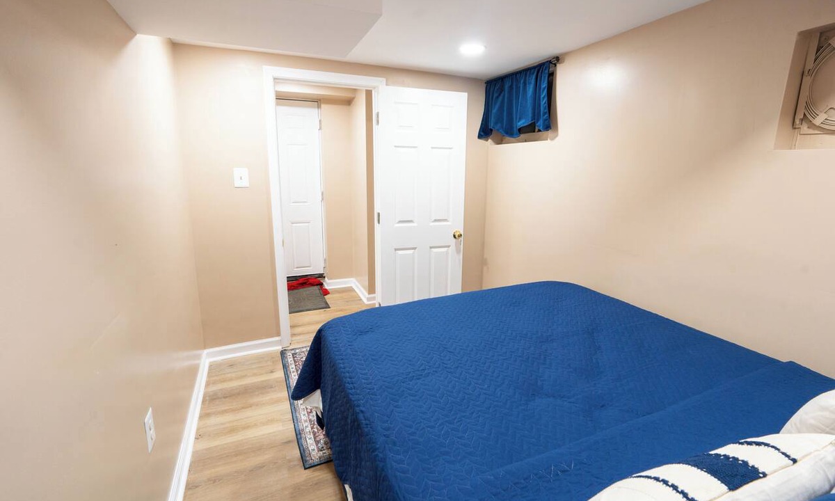Aston House | Marvelous 4-bedroom house with AC in Village Green