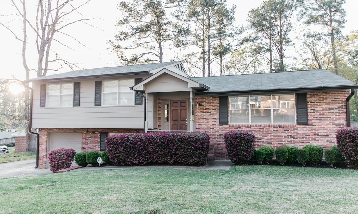 Montclair House | Masters Rental - 2.5 miles from Augusta National! 2 bed, 2.5 bath