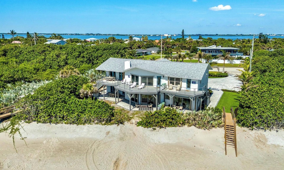 Melbourne Beach Condo | Melbourne Beachfront Oasis - Dune Sunrise Villa