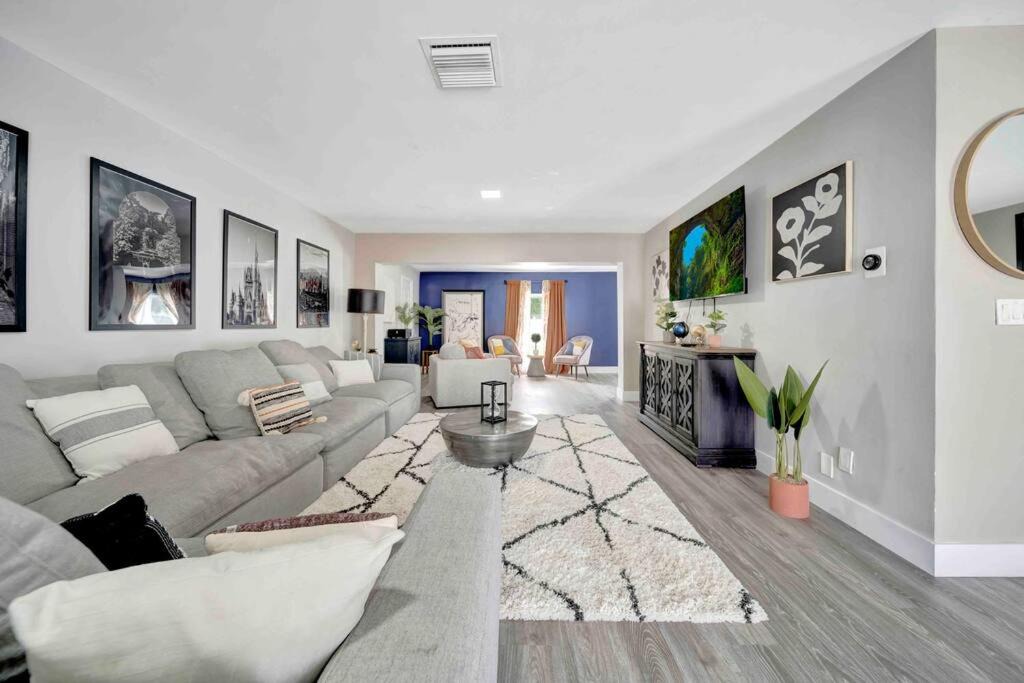Ludlam House | Mi Casa, Su Casa