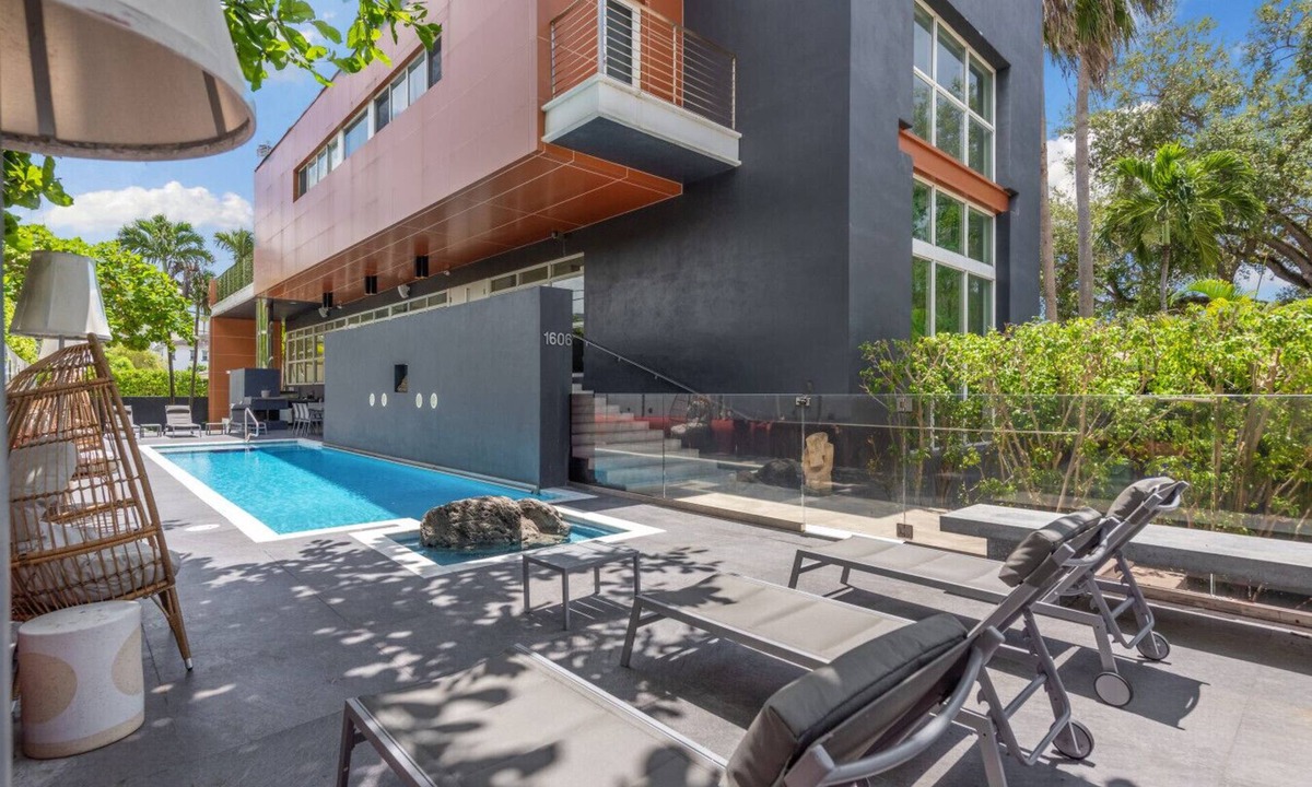 Northeast Coconut Grove House | Miami Getaway Villa | Villa Nova