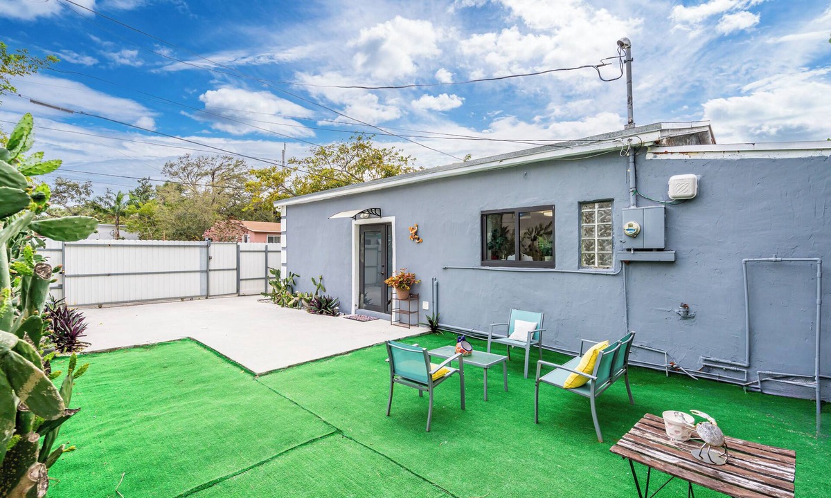Buena Vista House | Miami home just 26 minutes to Hard Rock Stadium, Sleeps 8 + 4 Parking spots,