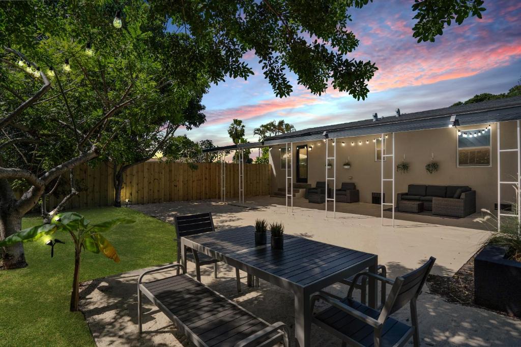 Seybold House | Miami Luxury Chill close to: South Beach/Airport/Wynwood/Design District/4 free gated Parking