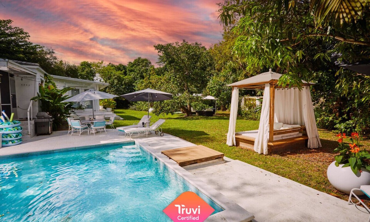 El Portal House | Miami Pool Cottage, tropical garden paradise