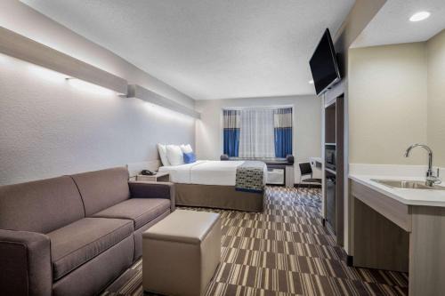 Buford Highway Hotel | Microtel Inn & Suites by Wyndham Atlanta Buckhead Area