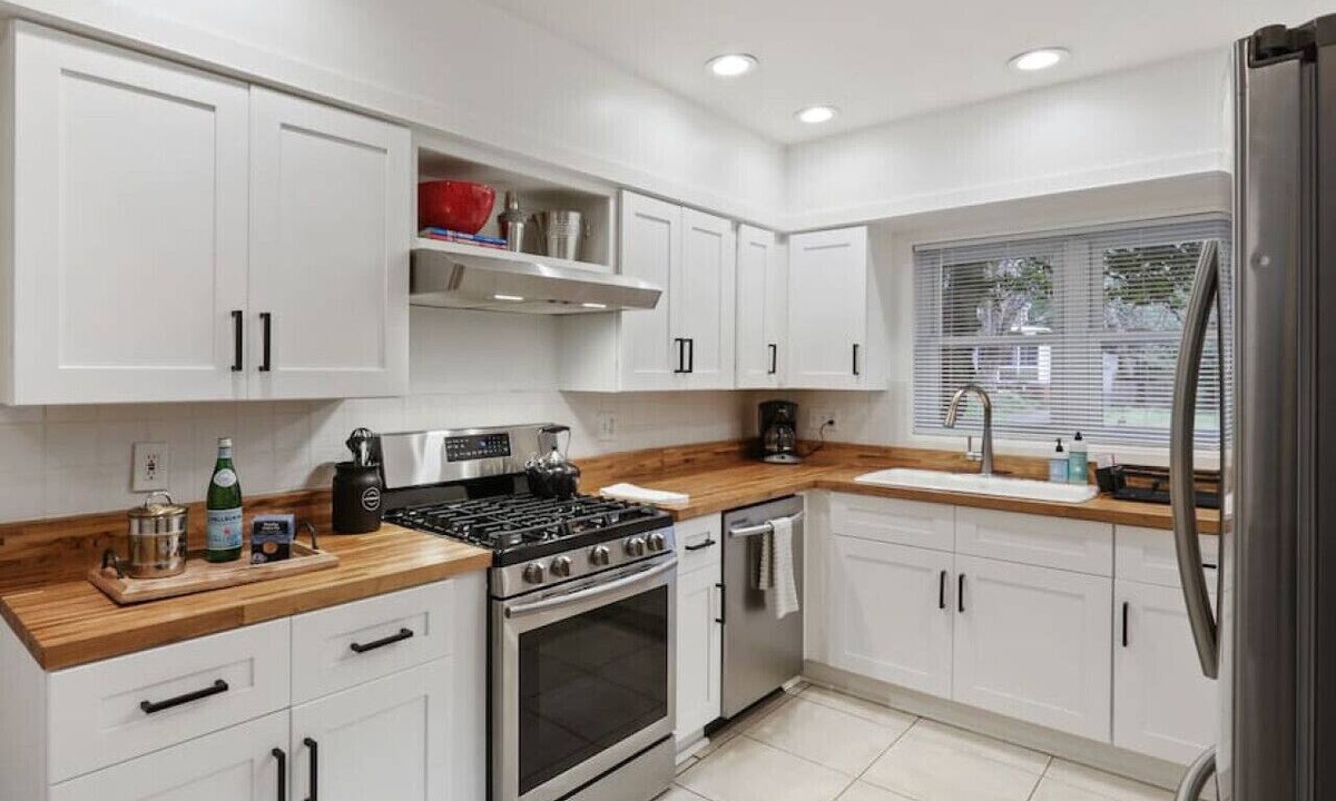 Morningside-Lenox Park Apartment | Mid Century Modern Morningside VA Highland Emory