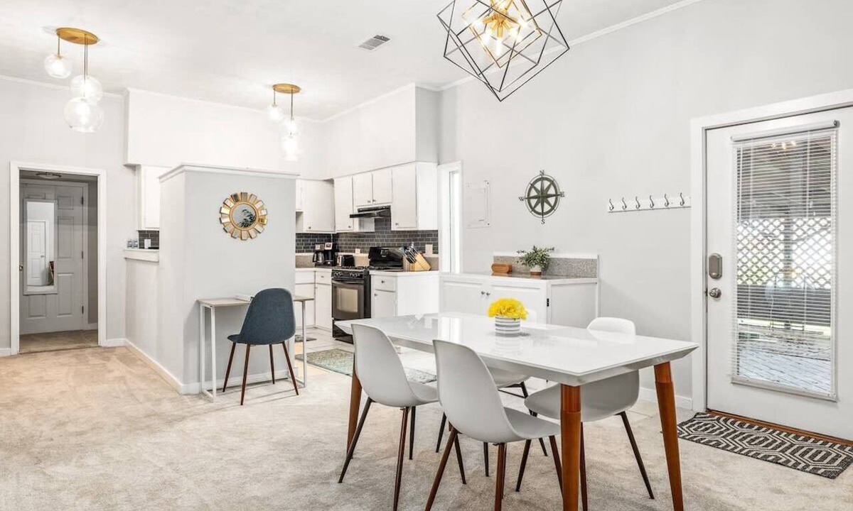 Midtown House | Midtown Guest House - private entrance