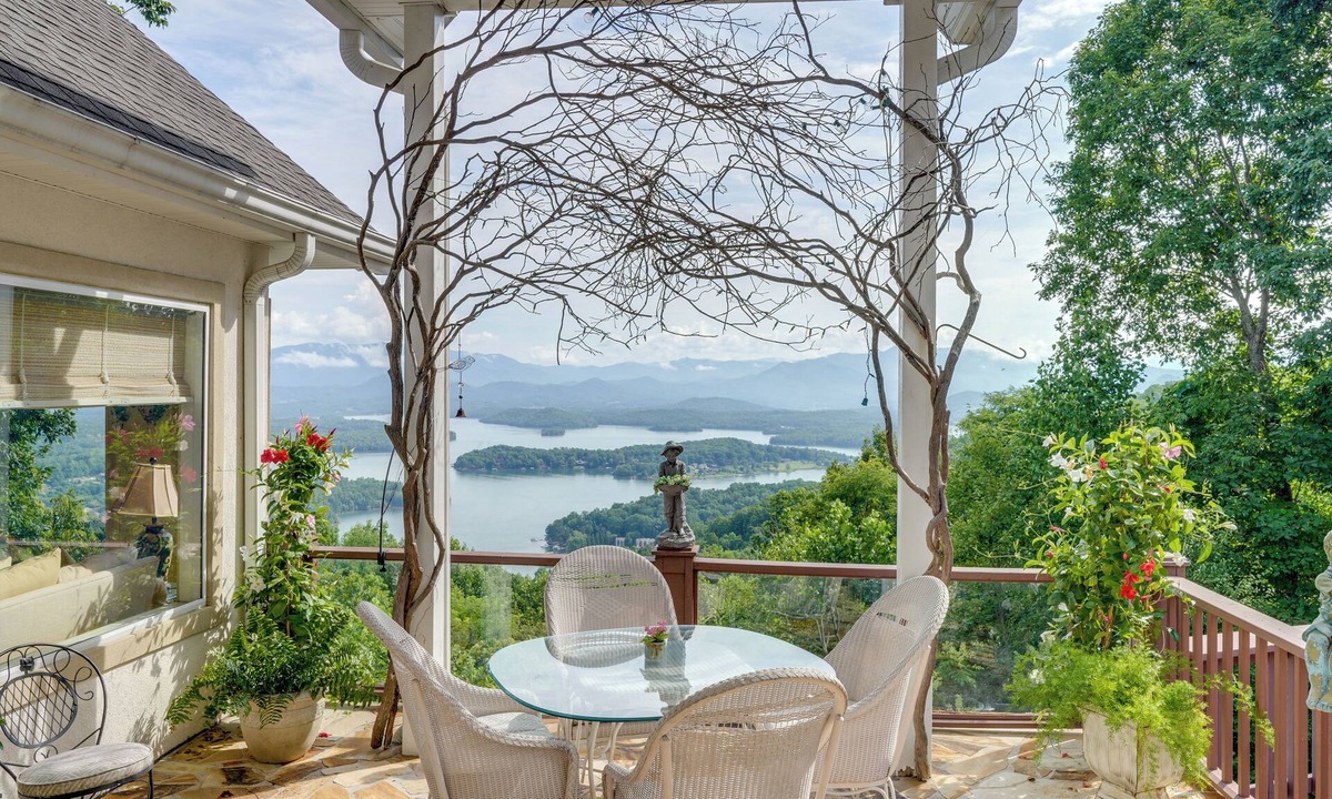 Hiawassee House | Million-Dollar Views & Patio: Hiawassee Hideaway