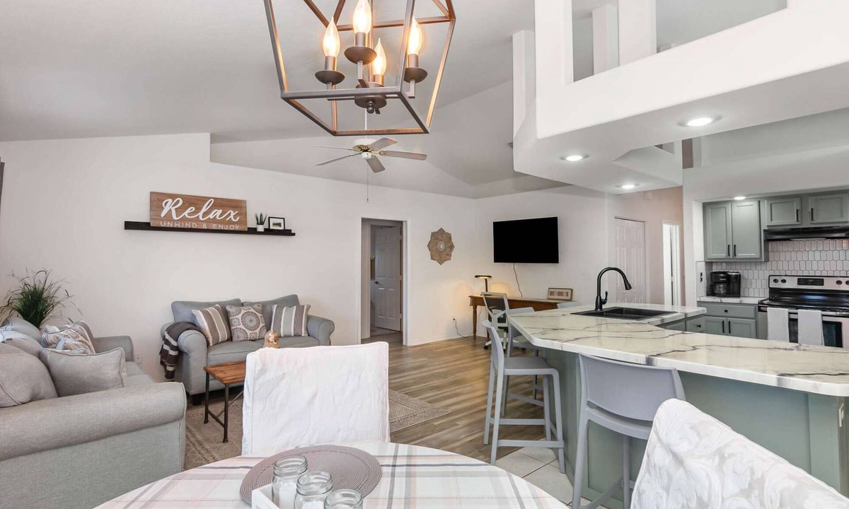 Interchange Square House | Milly · Spacious Luxury Pool Home Oasis · 8 mi to Airport