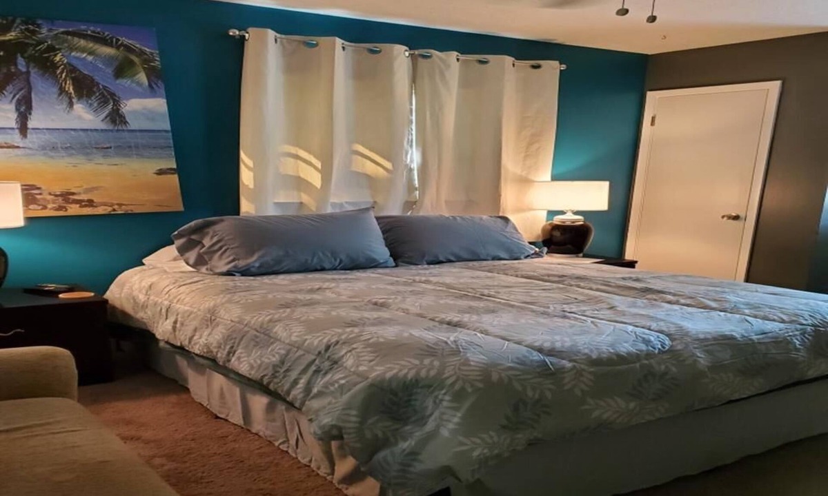 Lutz House | Mini Oasis at Paradise- a cozy studio in the clothing-optional Paradise Lakes
