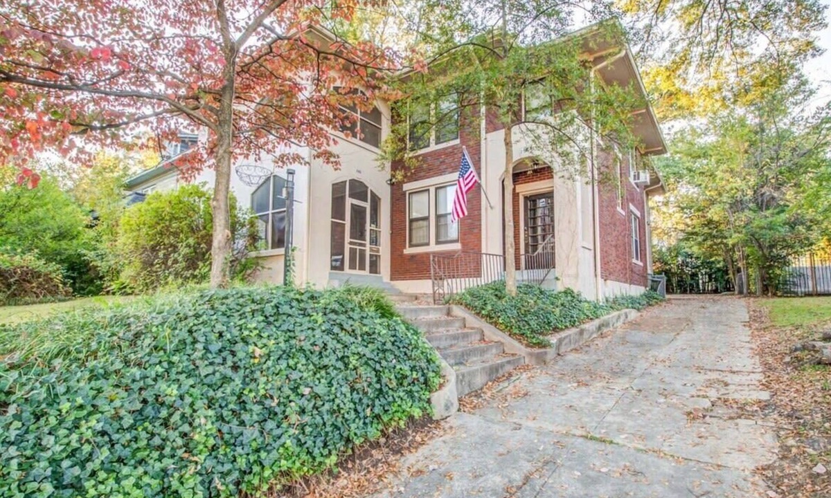 Evergreen Apartment | Mins to Downtown, Museum & Parks - Blue Hideaway