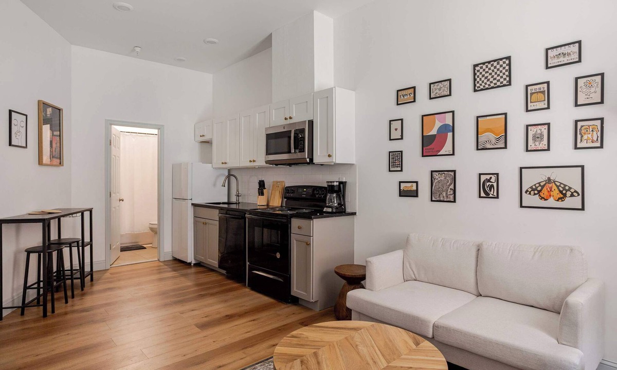 West Poplar Apartment | Mins to Fishtown & Center City | GlobeNest