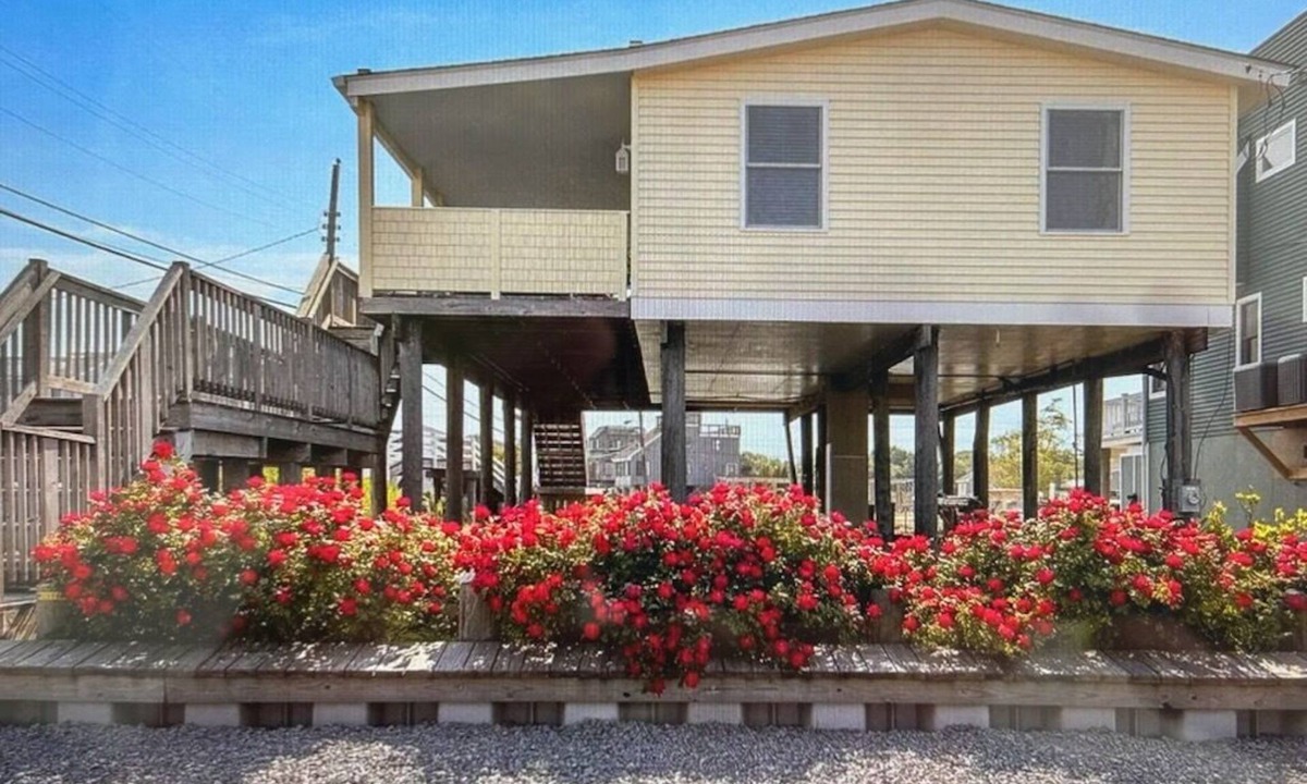 Mud City House | Minutes to Long Beach Island , Water Front Mallard Island Getaway !