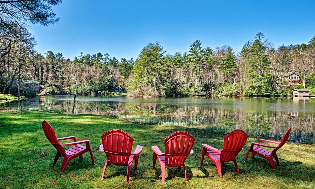 Mirror Lake House | Mirror Lake Retreat - Walk to Town!