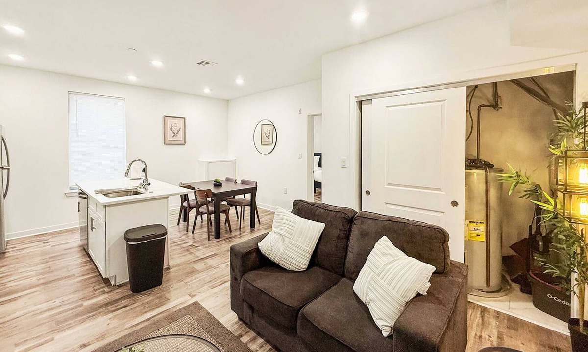 Olde Kensington Apartment | Modern 2 BD | Sleeps 6 | Northern Liberties