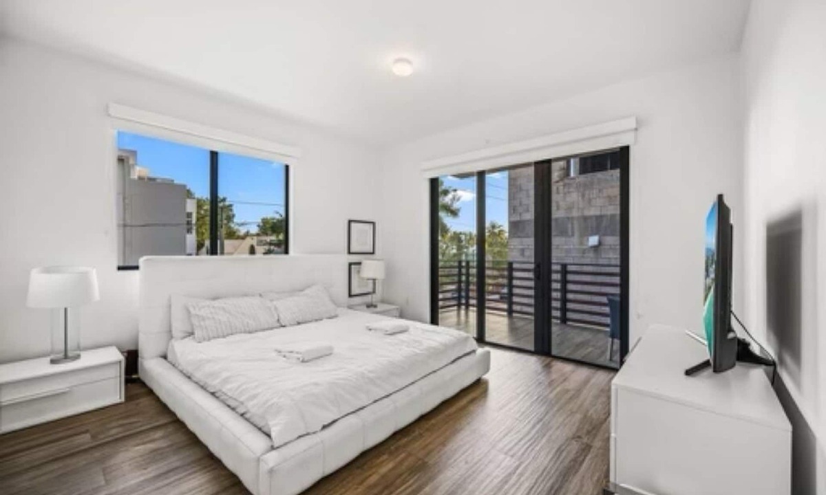 Coconut Grove Apartment | modern 2 bedroom in heart of coconut grove