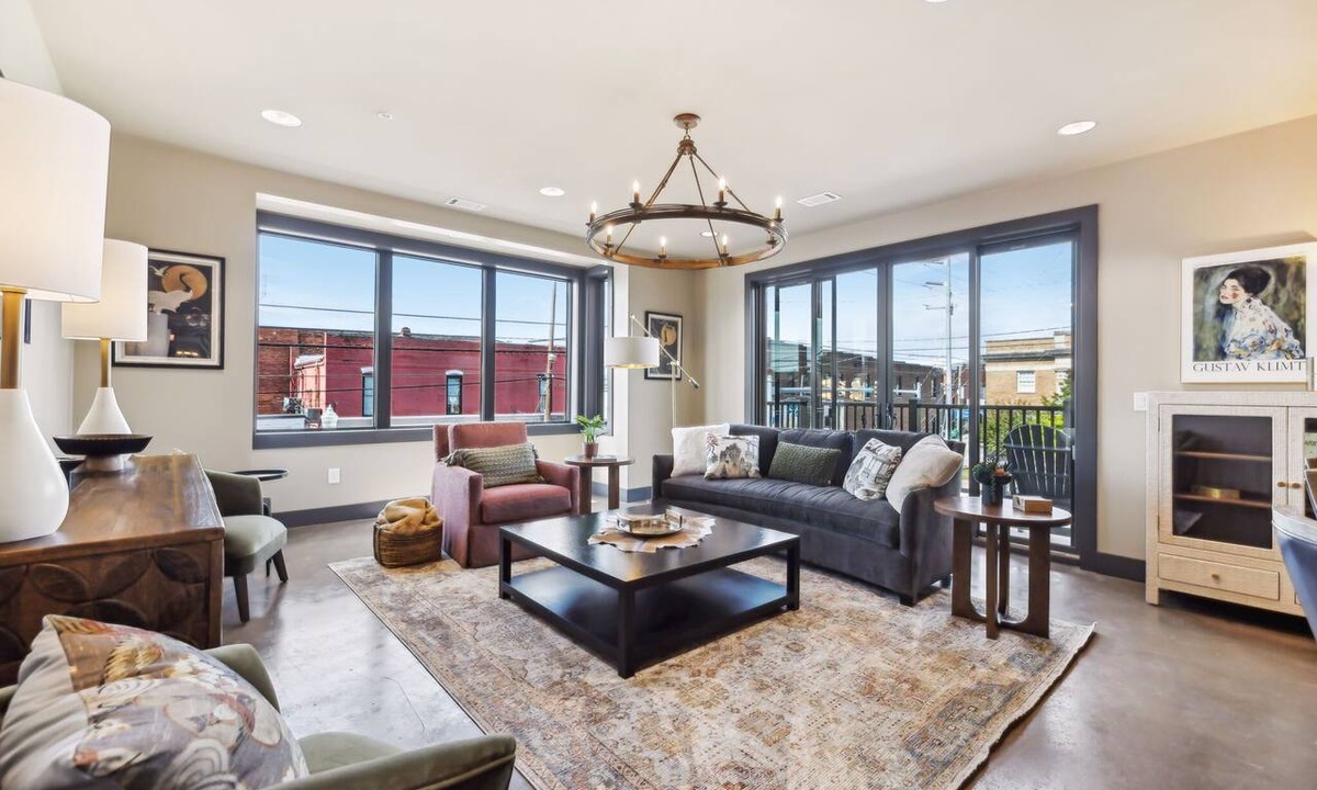 Lebanon Apartment | Modern 2BR : Historic Lebanon Sleeps 4