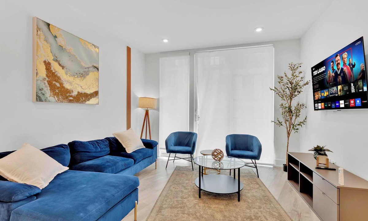 Olde Kensington Apartment | Modern 2BR Sleeps 6 | Near Liberty Bell Philly