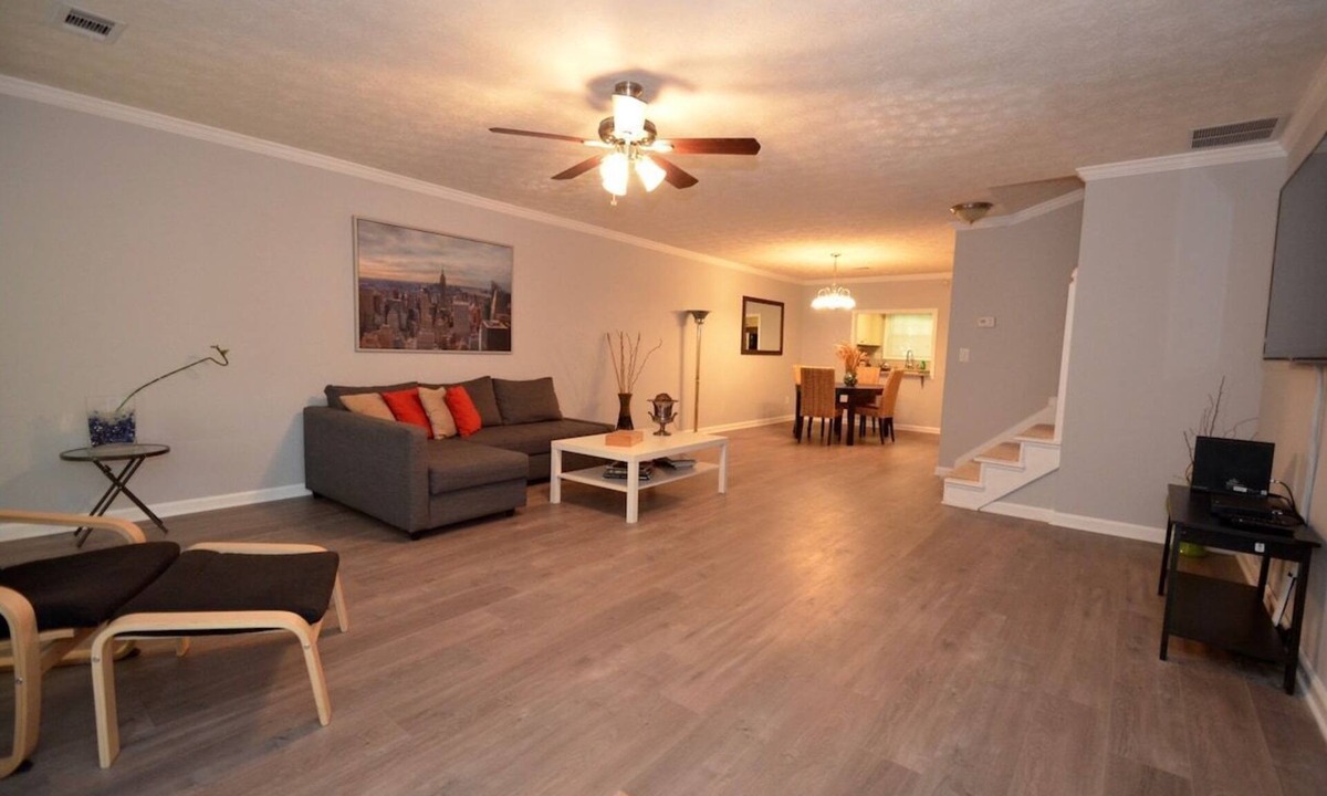 Conyers House | Modern 2BR Townhome,Sleeps 6,Near ATL