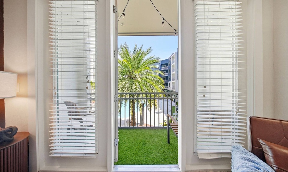 Courier City - Oscawana Apartment | Modern 2BR w Pool Pet-friendly Unit 17