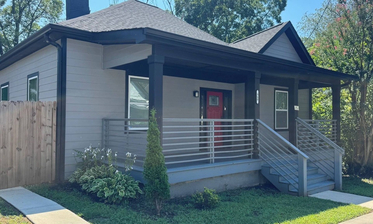 Pittsburgh House | Modern 3-bedroom house with hot tub and backyard near downtown Atlanta.