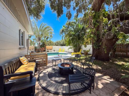 Walsingham House | Modern 3 Bedroom Retreat with Pool & Fire Pit