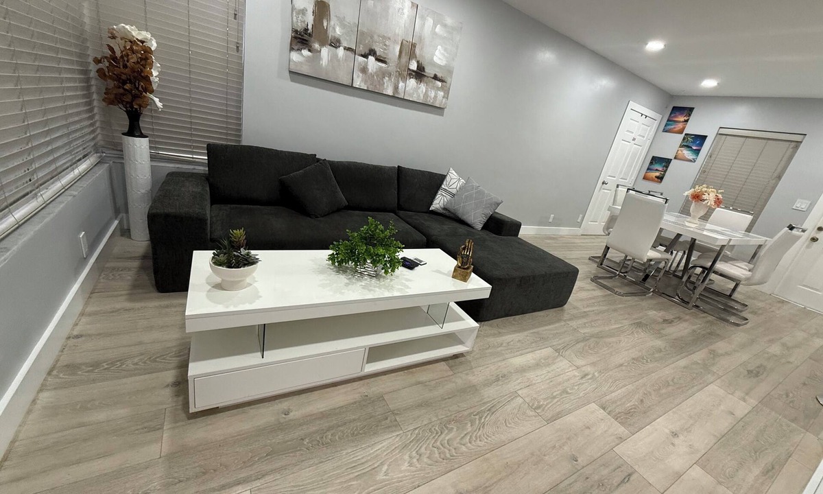 Central Fort Lauderdale Villa | Modern 3BR Oasis close to Beach & Restaurants