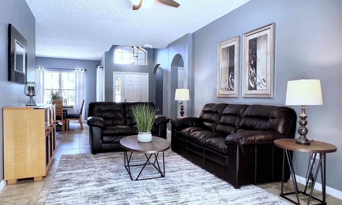 Crescent Lakes House | Modern 4 Bed 3 Bath Villa - Fully equipped Villa with pool, amenities & more