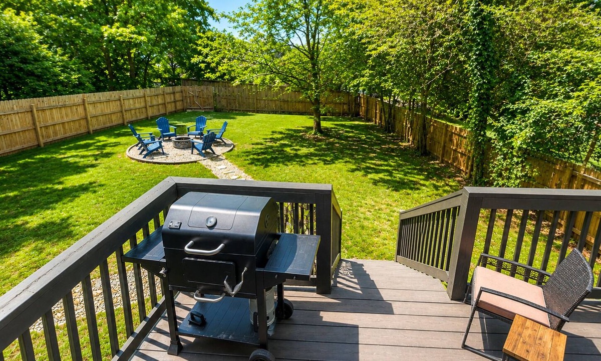Church Street House | Modern 5BR House with Games & BBQ Near Mercedes-Benz Stadium