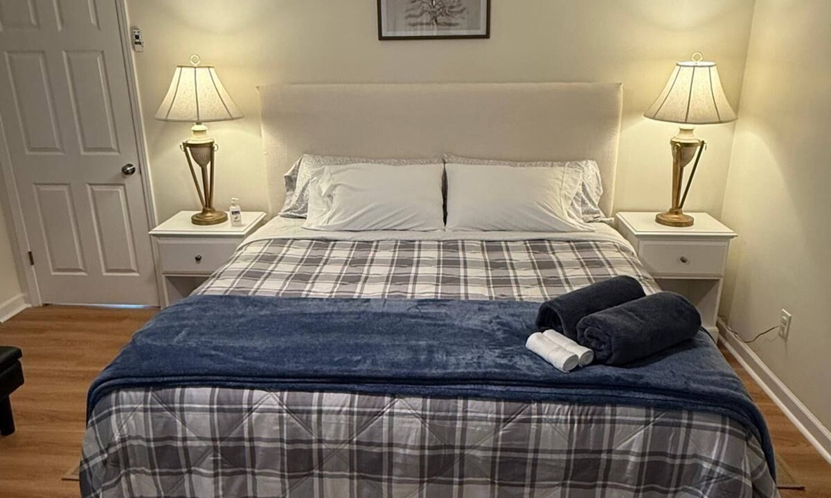 Riverdale House | Modern Airport Suites Near Atlanta Airport