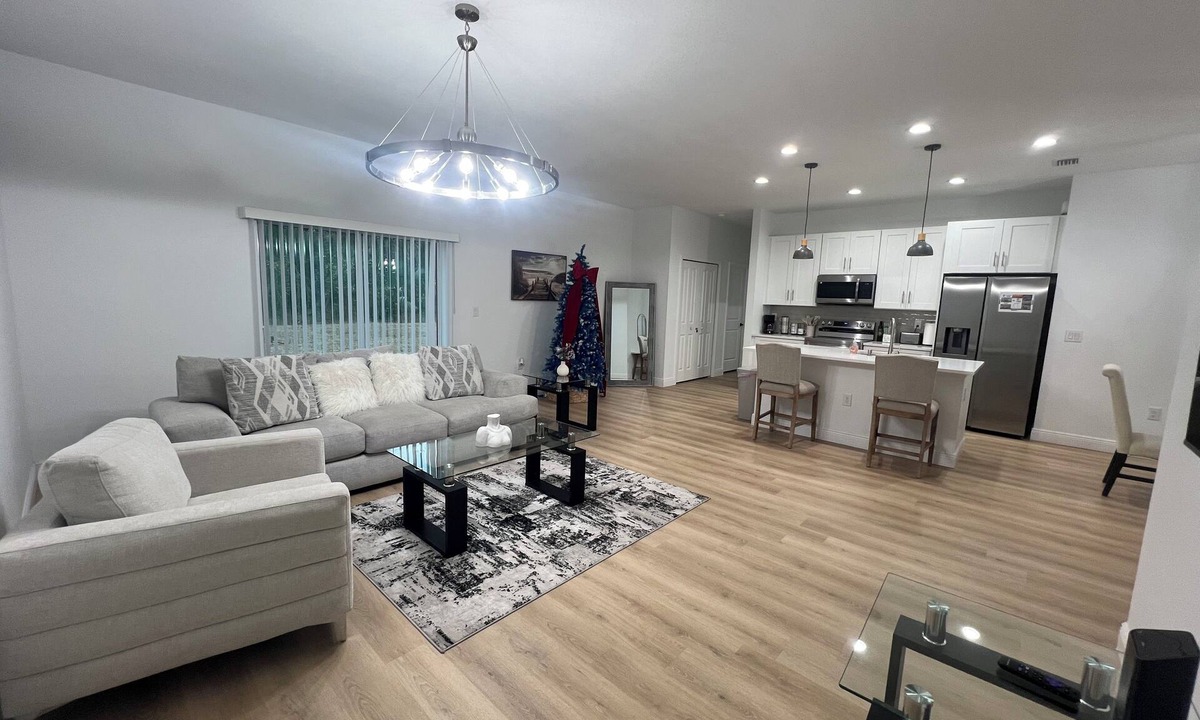 Port Charlotte House | Modern and Spacious House in Port Charlotte Ideal for Families.