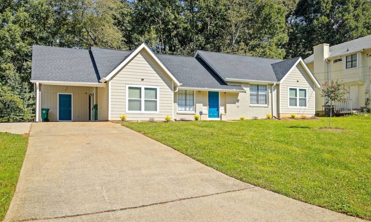 Leslie Estates House | Modern and Stylish 4BR Home w/All the Latest Tech
