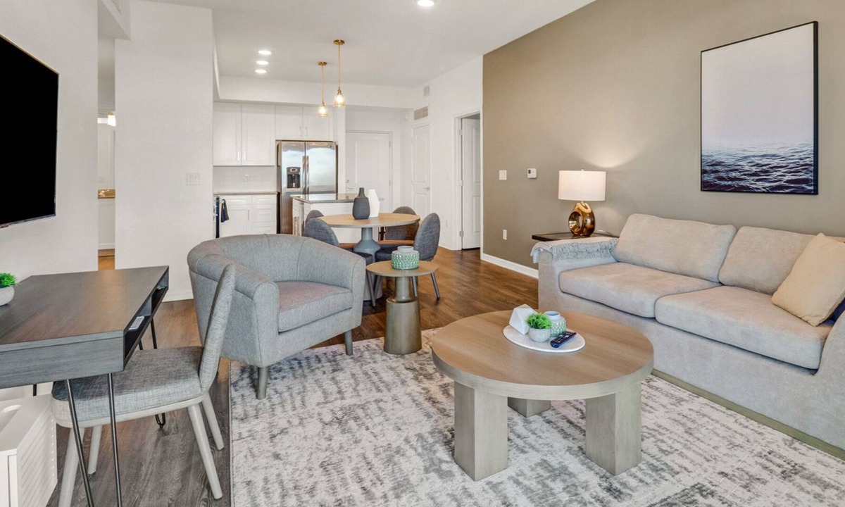 Diplomat Apartment | Modern Apartment in Prime Location (ID8612X67)