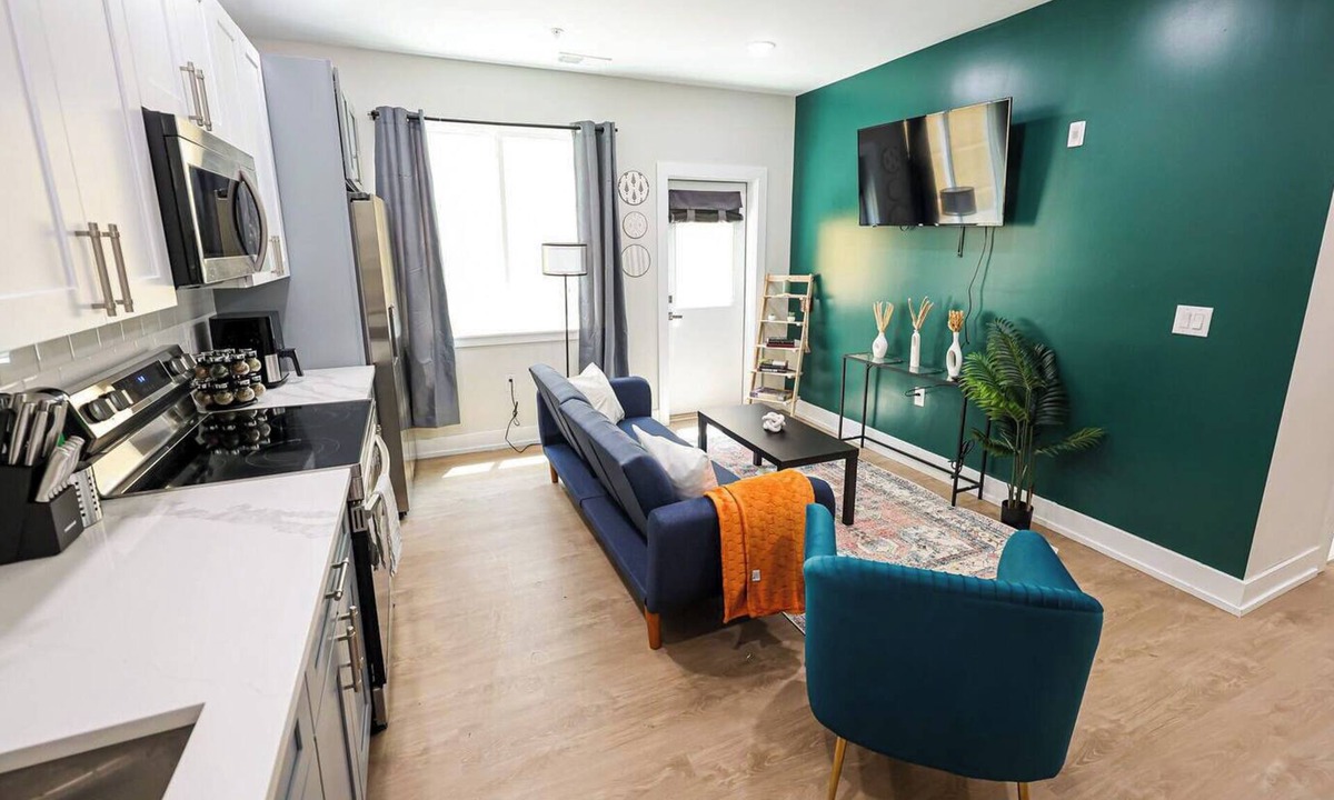 Mantua Apartment | Modern apartment on the University City–Mantua border with king bed self-check-in and easy access to Center City campuses and the Parkway