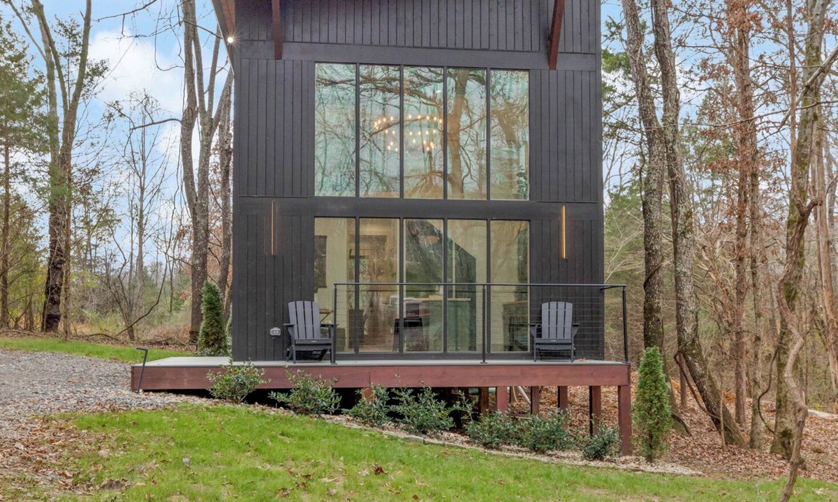 Hickman Cabin | Modern Black Cabin w/Hot Tub