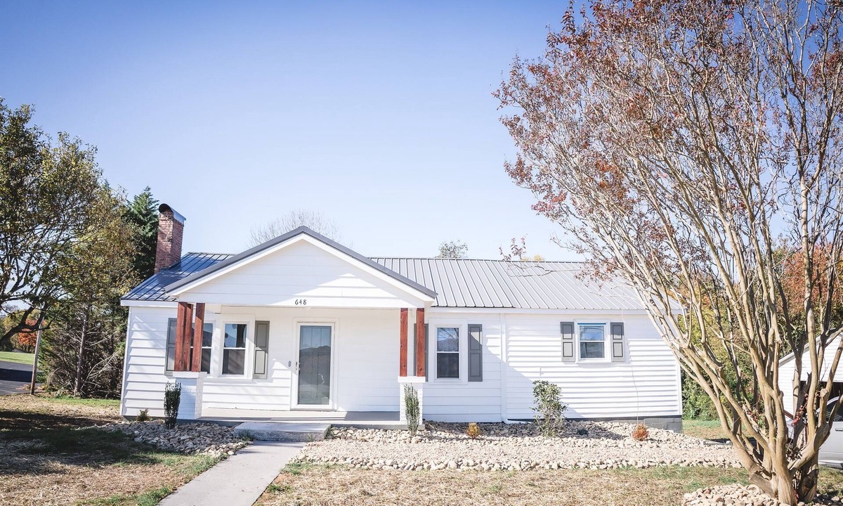 Morganton House | Modern Cottage : Near Hospitals and Brewery!