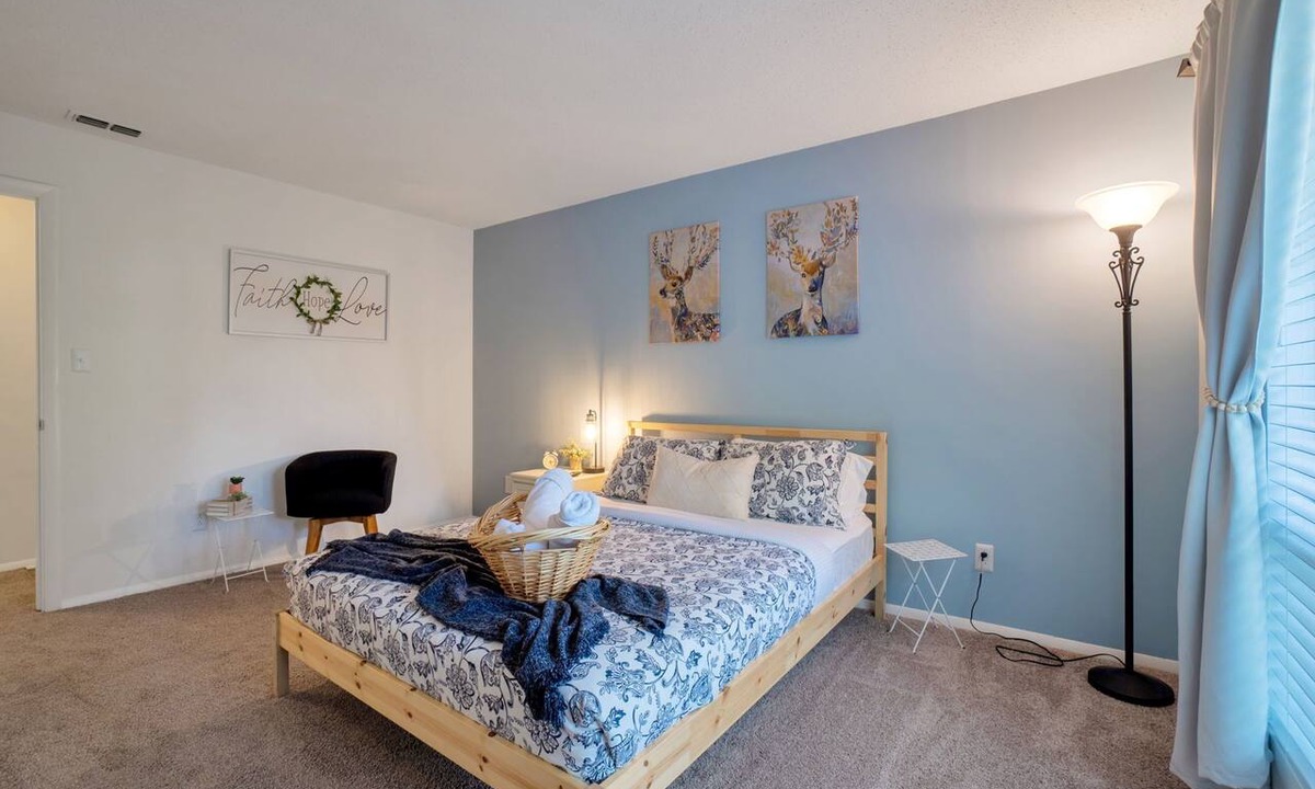 Sharon Woods Apartment | Modern Country Retreat | South Park |