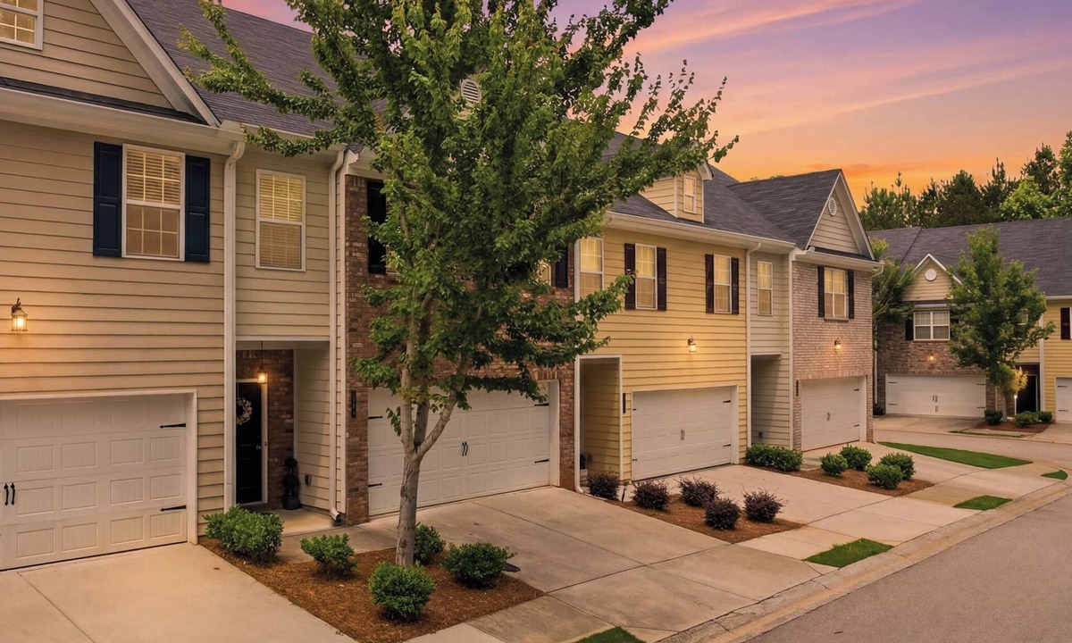 Dallas House | Modern Dallas Retreat ~ Spacious 3BR + 2.5BA