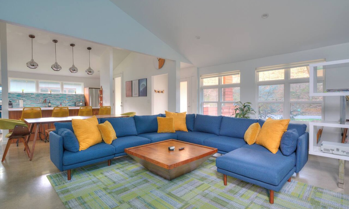 North Chattanooga House | Modern Designer Retreat