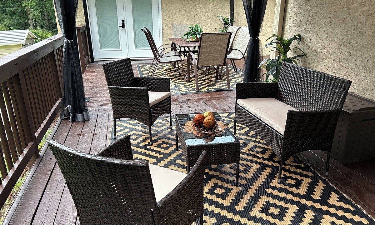 Fayetteville Apartment | Modern, fully equipped queen bed guest unit. 2 guests max.