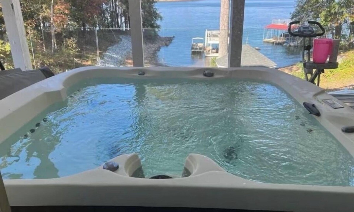 Buford House | Modern Lakefront Luxury Dock Hot Tub & Beach