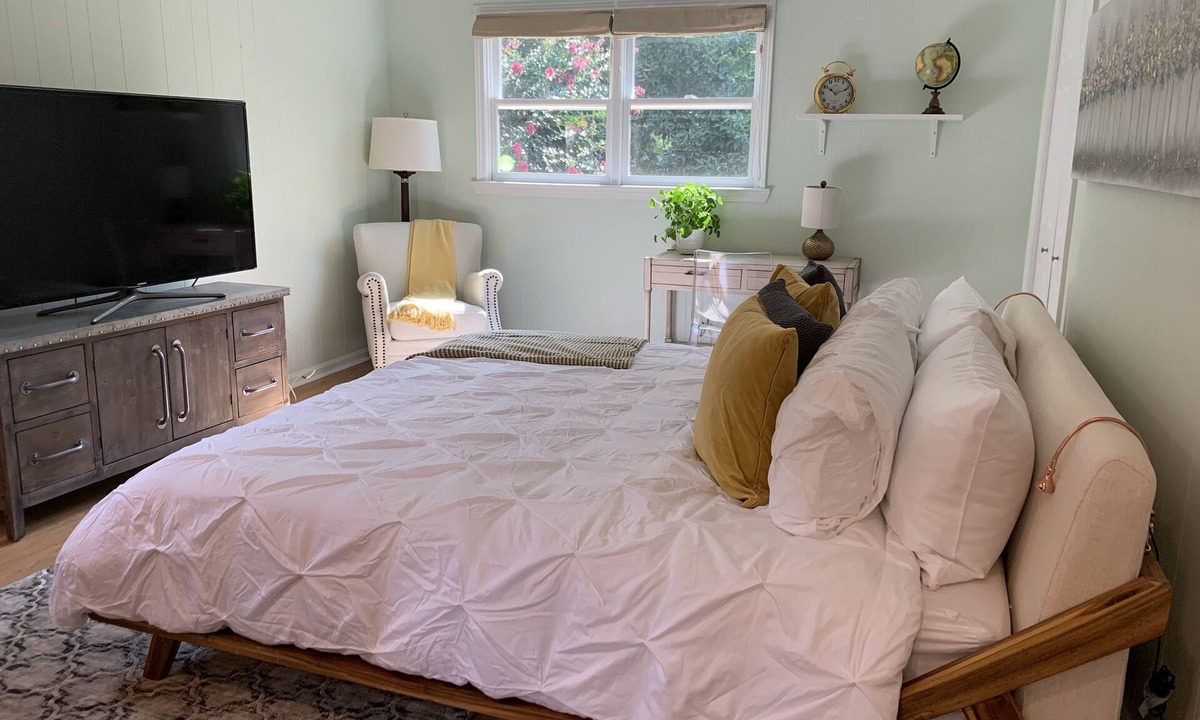 North Decatur Apartment | Modern Little Studio, Great Home Away From Home