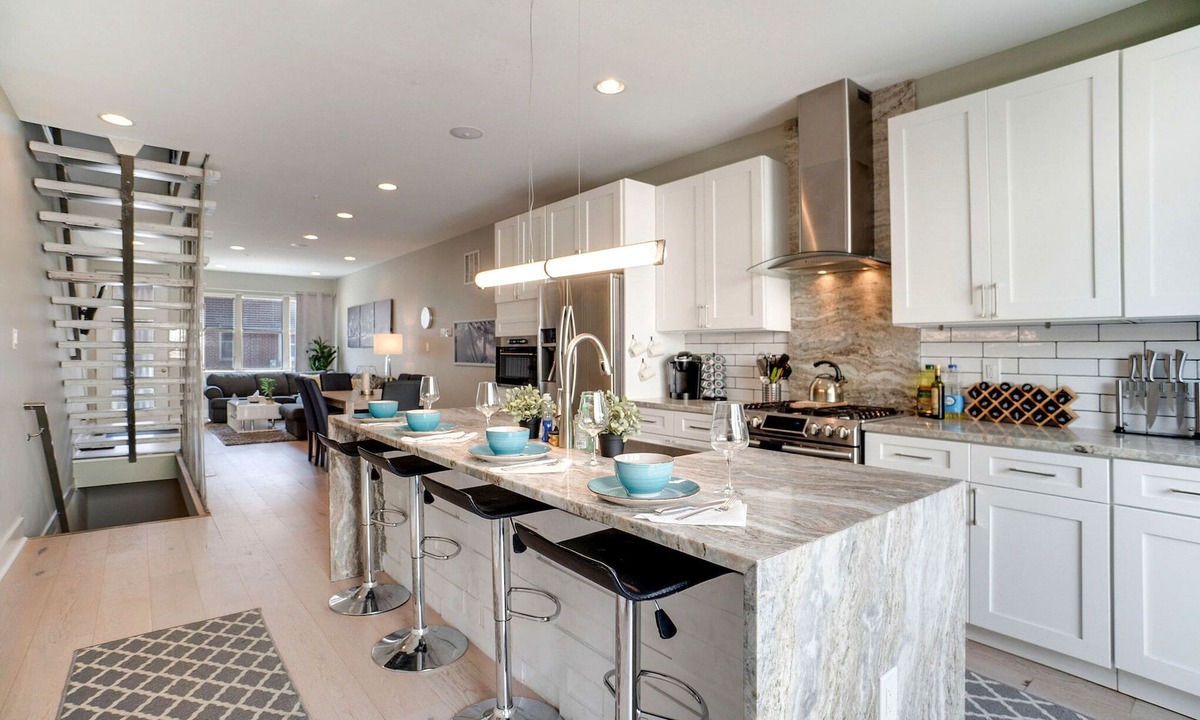 Newbold House | MODERN LUX Townhome w/Roof Deck + Crib & High Chair