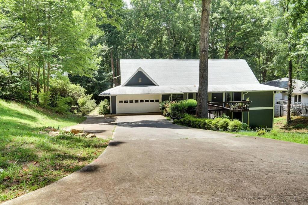 Marietta Apartment | Modern Luxe Family & Groups Friendly Bungalow with Patio & Workspace