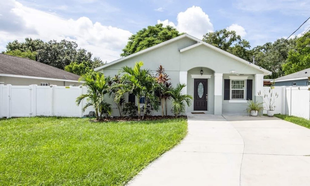 University House | Modern Luxury Home Located in Tampa!