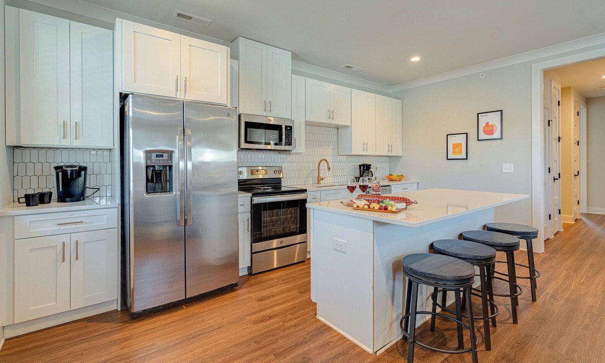 Melrose Cottage | Modern Melrose-sleeps 8- Mins to Downtown Broadway